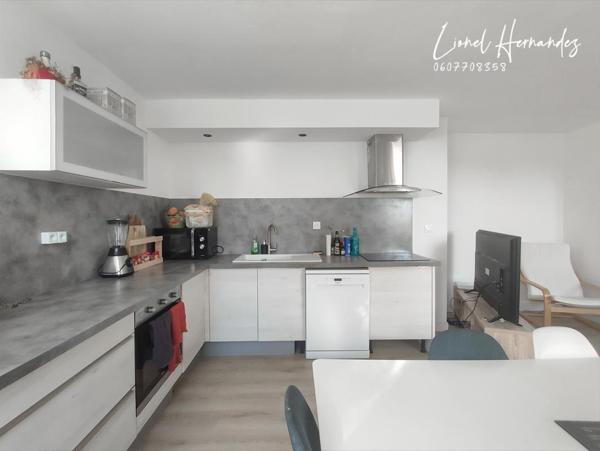 Appartement T4 rénové - 76,40 m² - 3 chambres, balcon, cave et parking