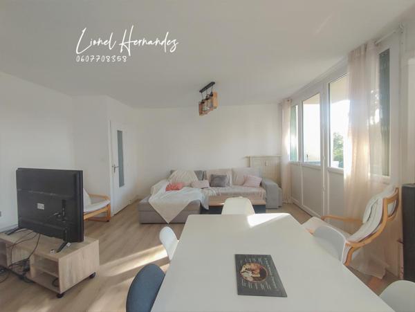 Appartement T4 rénové - 76,40 m² - 3 chambres, balcon, cave et parking