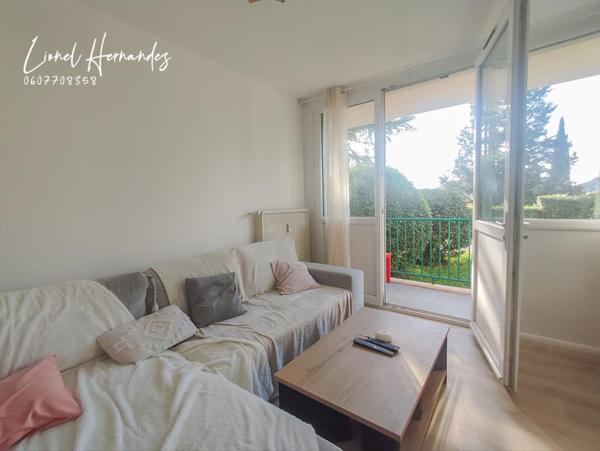 Appartement T4 rénové - 76,40 m² - 3 chambres, balcon, cave et parking