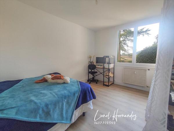 Appartement T4 rénové - 76,40 m² - 3 chambres, balcon, cave et parking