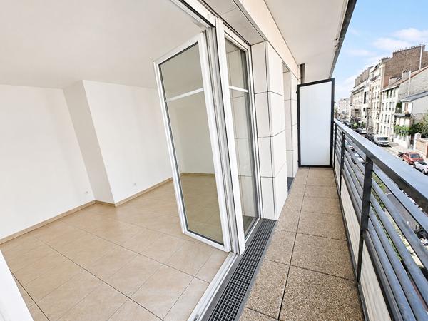 STUDIO immeuble récent avec parking