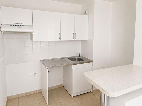 STUDIO immeuble récent avec parking