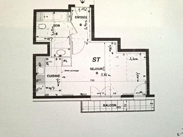 STUDIO immeuble récent avec parking