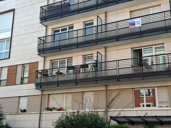 STUDIO immeuble récent avec parking