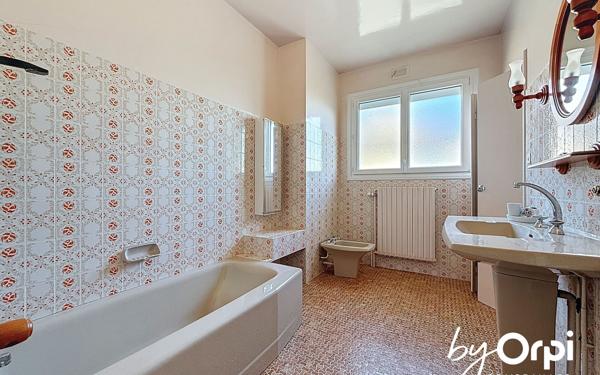 Maison à vendre    5 pièces • 164,29 m2 Saint-Éloy-les-Mines