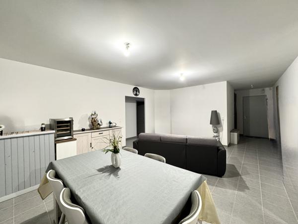 Maison
                                                                                                                                                                                                                                                                                                                        4 pièce(s)                                                                                                                                                                                                          3 chambre(s)                                                                                                                                                                                                          89  m²