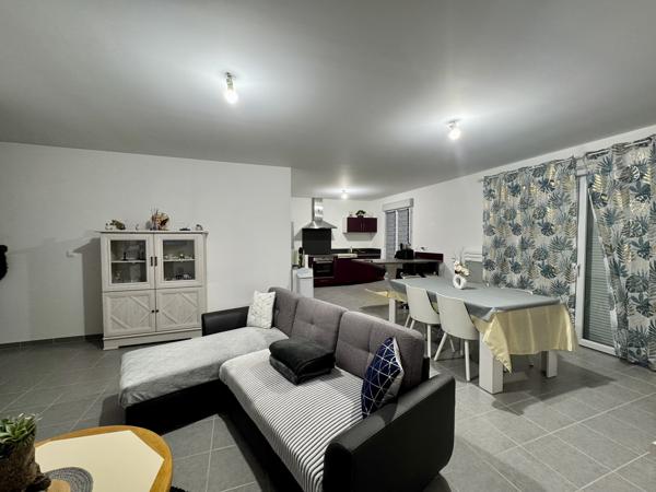 Maison
                                                                                                                                                                                                                                                                                                                        4 pièce(s)                                                                                                                                                                                                          3 chambre(s)                                                                                                                                                                                                          89  m²