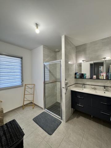 Maison
                                                                                                                                                                                                                                                                                                                        4 pièce(s)                                                                                                                                                                                                          3 chambre(s)                                                                                                                                                                                                          89  m²