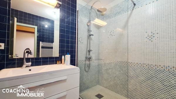 Hyper centre, appartement 2 chambres, terrasse et stationnement : rare à 1 minute de la Brèche