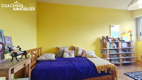 Hyper centre, appartement 2 chambres, terrasse et stationnement : rare à 1 minute de la Brèche