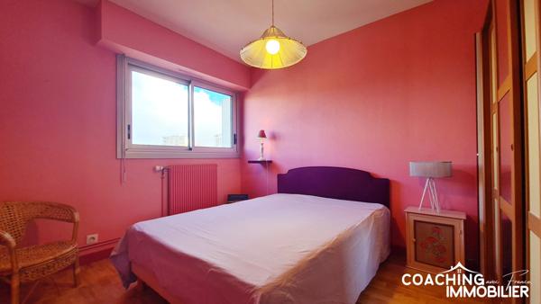 Hyper centre, appartement 2 chambres, terrasse et stationnement : rare à 1 minute de la Brèche