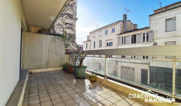 Hyper centre, appartement 2 chambres, terrasse et stationnement : rare à 1 minute de la Brèche