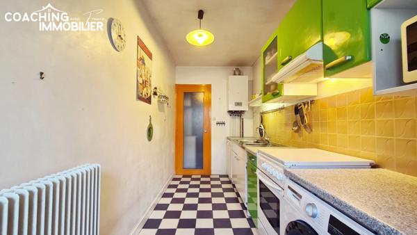 Hyper centre, appartement 2 chambres, terrasse et stationnement : rare à 1 minute de la Brèche