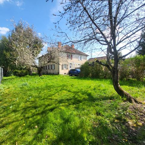 Maison mitoyenne des années 1920 148 m² Idéale pour investissement locatif ou grande famille !