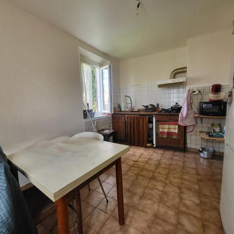 Maison mitoyenne des années 1920 148 m² Idéale pour investissement locatif ou grande famille !