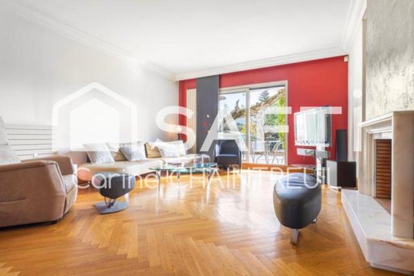 BRON CENTRE, Maison d'architecte dans quartier résidentiel