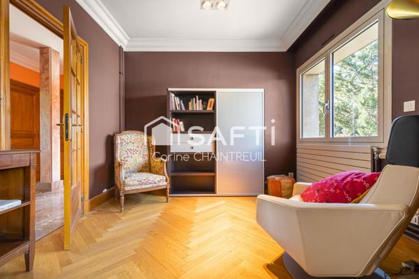 BRON CENTRE, Maison d'architecte dans quartier résidentiel