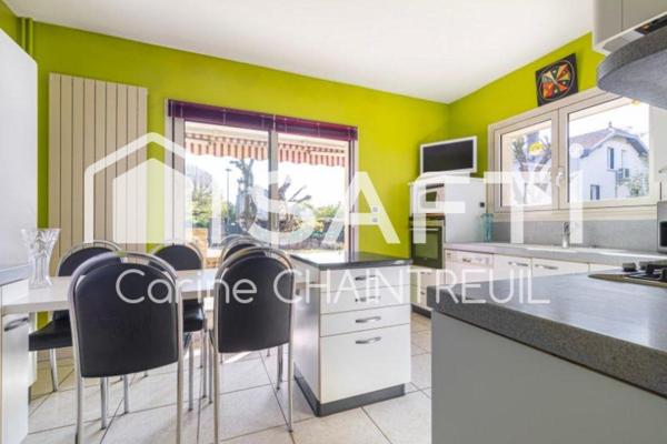 BRON CENTRE, Maison d'architecte dans quartier résidentiel