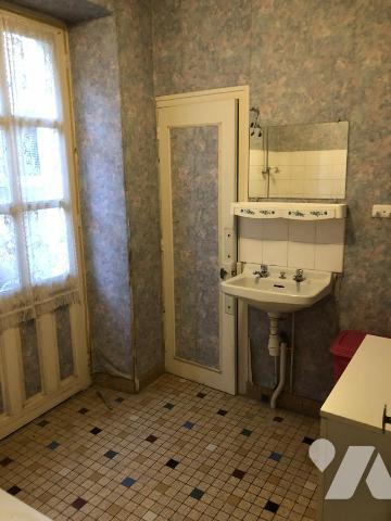 Vente sur la commune de Auvers Le Hamon une maison d'habitation avec jardin