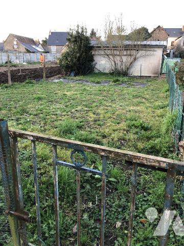 Vente sur la commune de Auvers Le Hamon une maison d'habitation avec jardin