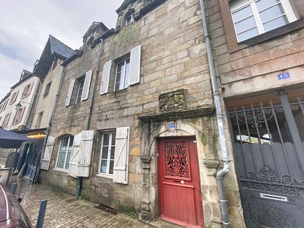 ENSEMBLE IMMOBILIER CONSTITUE DE 3 APPARTEMENTS - GRENIER AMENAGEABLE - 203 M²