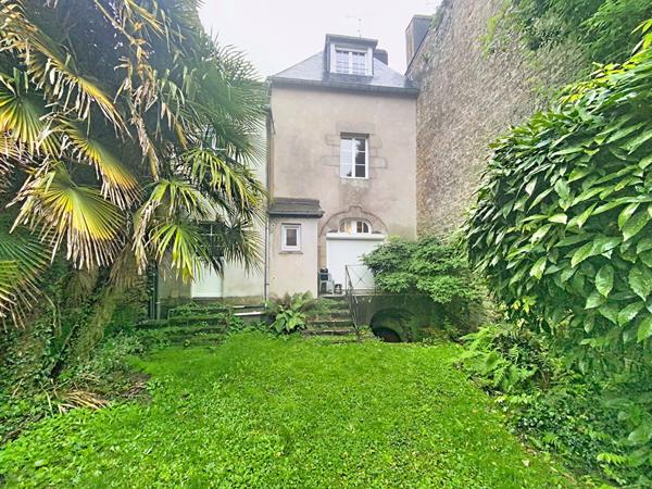 ENSEMBLE IMMOBILIER CONSTITUE DE 3 APPARTEMENTS - GRENIER AMENAGEABLE - 203 M²