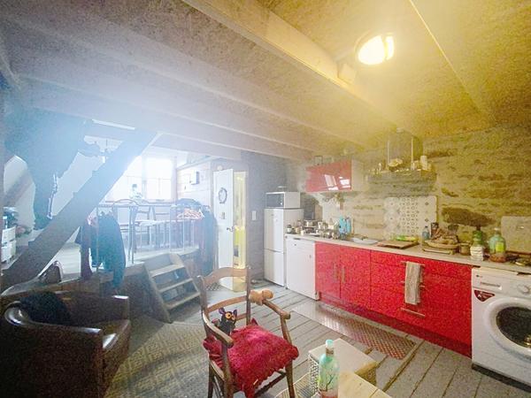 ENSEMBLE IMMOBILIER CONSTITUE DE 3 APPARTEMENTS - GRENIER AMENAGEABLE - 203 M²