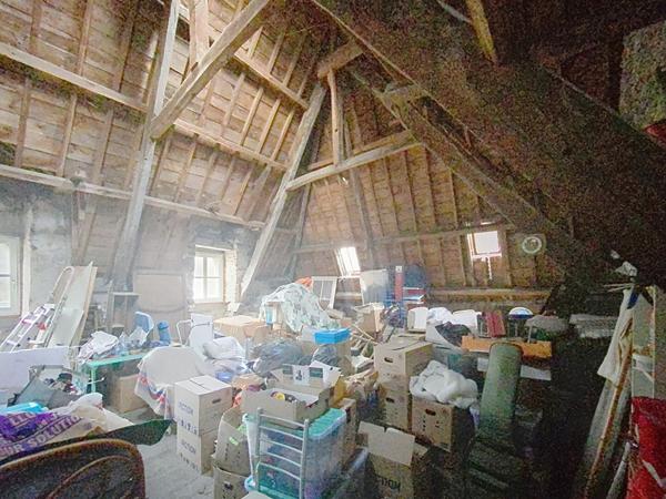 ENSEMBLE IMMOBILIER CONSTITUE DE 3 APPARTEMENTS - GRENIER AMENAGEABLE - 203 M²