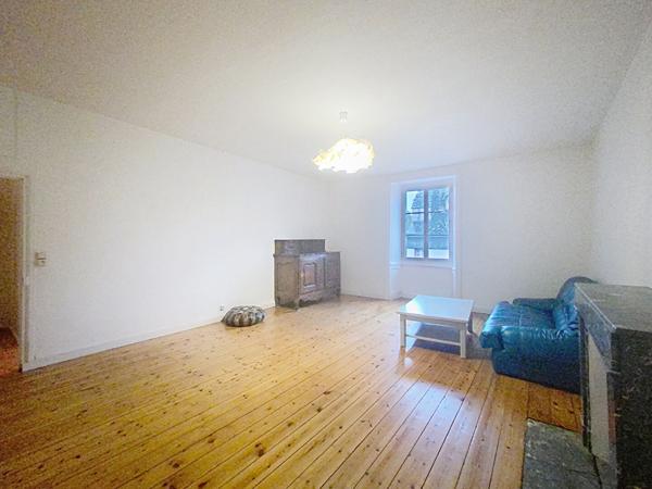 ENSEMBLE IMMOBILIER CONSTITUE DE 3 APPARTEMENTS - GRENIER AMENAGEABLE - 203 M²