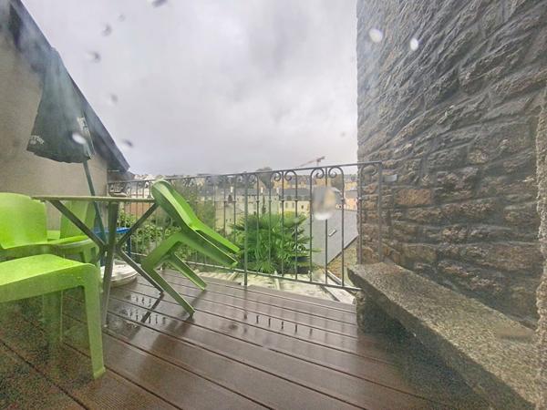 ENSEMBLE IMMOBILIER CONSTITUE DE 3 APPARTEMENTS - GRENIER AMENAGEABLE - 203 M²