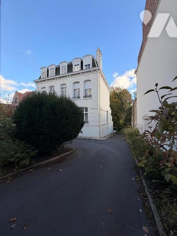 SECTEUR RECHERCHE : MAISON DE MAÎTRE SUR SOUS COMPLET / JARDIN CLOS SANS VIS-A-VIS