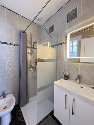 A vendre maison avec 5 chambres, garage, jardin et une vue sur PÉRIGUEUX 24000