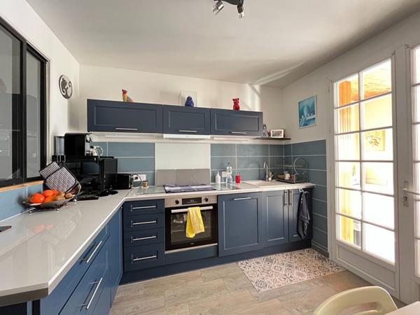 A vendre maison avec 5 chambres, garage, jardin et une vue sur PÉRIGUEUX 24000