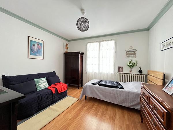 A vendre maison avec 5 chambres, garage, jardin et une vue sur PÉRIGUEUX 24000