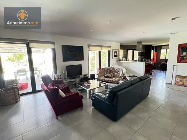 Vente                                                      Maison
                        
                     5 pièces                      128 m2                     à Marmande