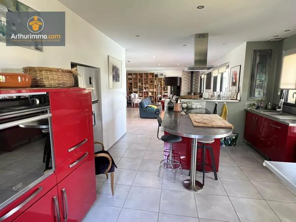 Vente                                                      Maison
                        
                     5 pièces                      128 m2                     à Marmande