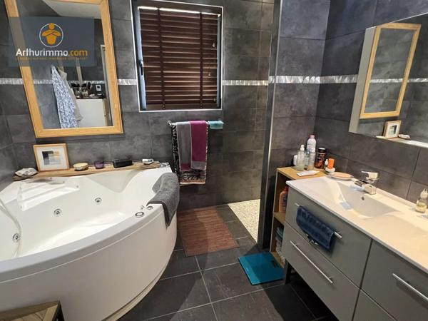 Vente                                                      Maison
                        
                     5 pièces                      128 m2                     à Marmande