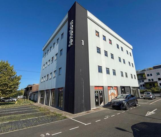 129 m² de bureaux climatisés et fonctionnel. Disponible immédiatement