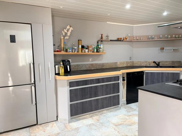 Maison Hexagonale Exceptionnelle à Proximité de Carcassonne