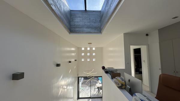 Certaines maisons se visitent. D’autres se ressentent.
