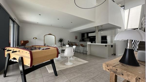 Certaines maisons se visitent. D’autres se ressentent.