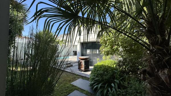 Certaines maisons se visitent. D’autres se ressentent.