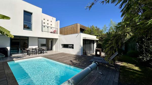 Certaines maisons se visitent. D’autres se ressentent.