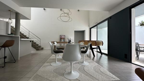 Certaines maisons se visitent. D’autres se ressentent.