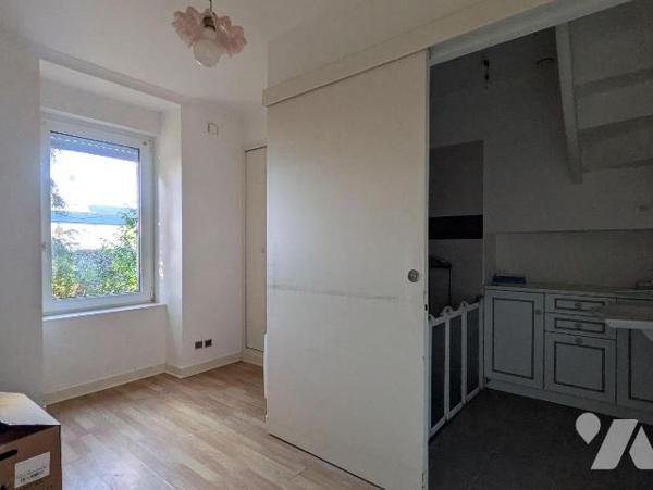 Au coeur du centre de Crevin, découvrez cette maison ancienne entièrement rénovée, un bien rare...