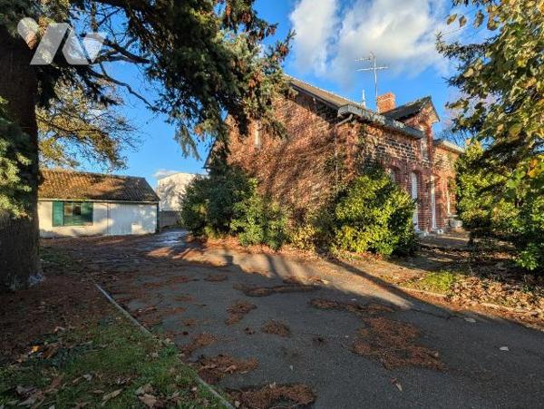 Au coeur du centre de Crevin, découvrez cette maison ancienne entièrement rénovée, un bien rare...