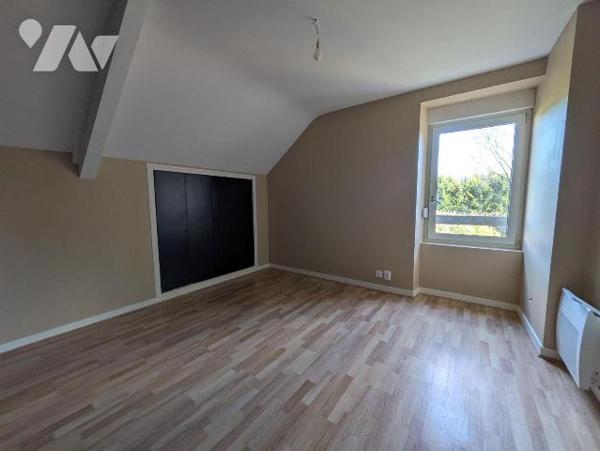 Au coeur du centre de Crevin, découvrez cette maison ancienne entièrement rénovée, un bien rare...