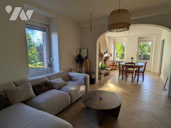 Au coeur du centre de Crevin, découvrez cette maison ancienne entièrement rénovée, un bien rare...