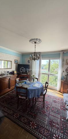 Situé au cœur du quartier de Gambetta , dans une résidence privée et sécurisée ( résidence Gambetta), découvrez cette appartement de type T3 offrant 
un cadre de vie agréable et pratique.
L'appartement se compose d'une entrée desservant un lumineux séjour, deux chambres confortables, une cuisine indépendante, une salle d'eau ainsi qu'un WC séparé.

Vous bénéficierez également d'une cave privative, idéale pour le stockage, ainsi que d'une place de parking privatisée, un véritable atout au quotidien.

La résidence est appréciée pour son environnement calme et entretenu. Vous profiterez d'une situation privilégiée à proximité immédiate des commerces, des établissements scolaires et des transports en commun, facilitant tous vos déplacements.

Les atouts du bien :

    Appartement T3 fonctionnel et lumineux

    Séjour agréable

    Deux chambres

    Salle d'eau et WC séparé

    Cave privative

    Place de parking réservée

    Résidence privée et sécurisée

    Commerces de proximité

    Écoles accessibles à pied

    Transports à proximité


Une belle opportunité pour une résidence principale ou un investissement locatif.

Pour plus d'informations ou organiser une visite, contactez-nous dès maintenant.