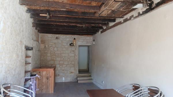 Immeuble avec local commercial et appartement 3 pièces